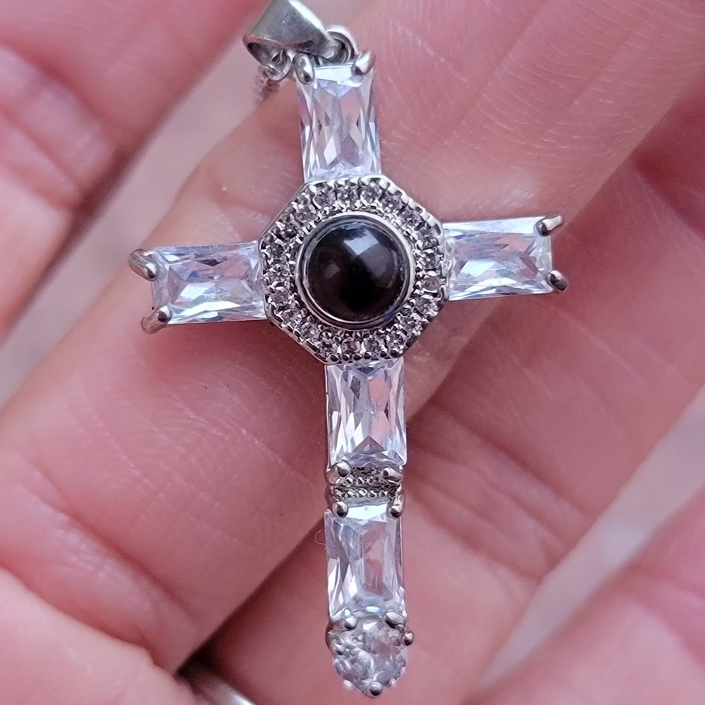Gorgeous bubble pools of light baugette CZ diamond cross 925 sterling silver nec